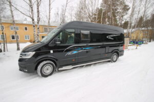 Talviläämmin kotimainen täysverinen retkeilyauto / retkiauto / matkis 7Matkailuauto Suomesta Kaarina  Piispanristi Turku Helsinki Nautikulman takana  Ford myynnin vierssä Kasrkaisimo lähellä